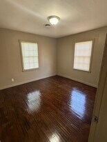 2540 N Lynwood Dr in Beaumont, TX - Building Photo