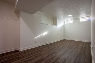 2415 E St in Omaha, NE - Foto de edificio - Building Photo