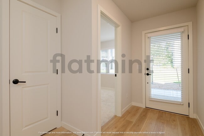 14568 Westminster Way N in Shoreline, WA - Building Photo - Building Photo