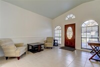 10411 N 46th St in Tampa, FL - Foto de edificio - Building Photo