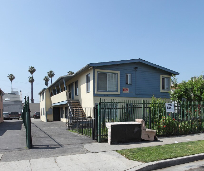 14738 Delano St in Van Nuys, CA - Building Photo