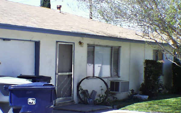 25426 Van Leuven St in Loma Linda, CA - Building Photo