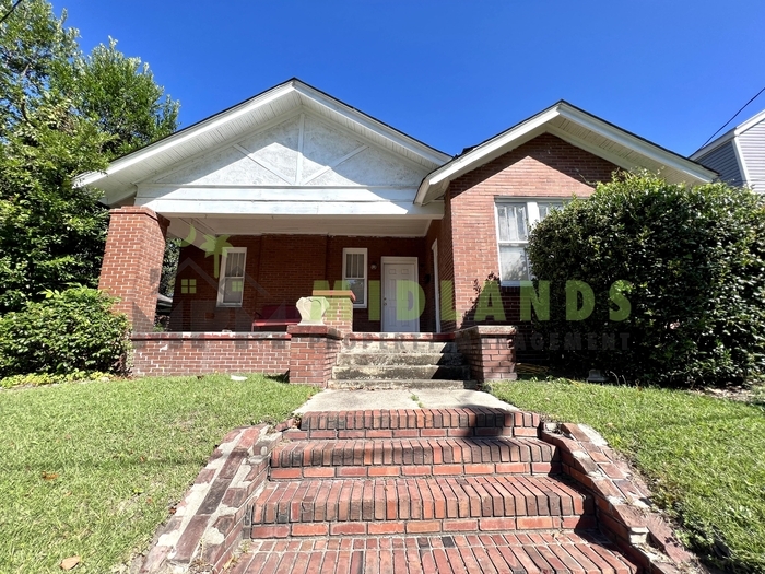 2441 Gervais St in Columbia, SC - Building Photo