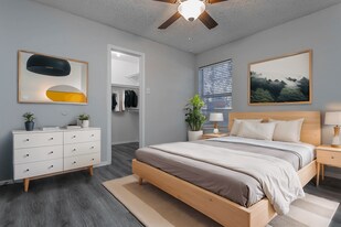 Bedford Oaks in Bedford, TX - Building Photo