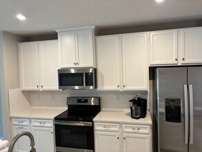 516 Voltaire Dr in Spring Hill, FL - Building Photo - Building Photo