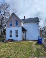 545 W 17th St, Unit Rear House in Erie, PA - Building Photo
