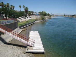 Rainbow Beach Resort in Needles, CA - Foto de edificio - Building Photo