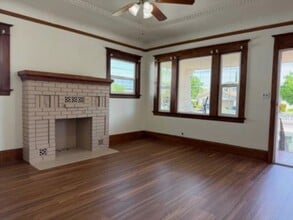 229 W 8th St in Pittsburg, CA - Foto de edificio - Building Photo