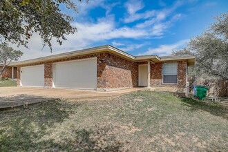 21633 Boggy Ford Rd in Lago Vista, TX - Building Photo - Building Photo