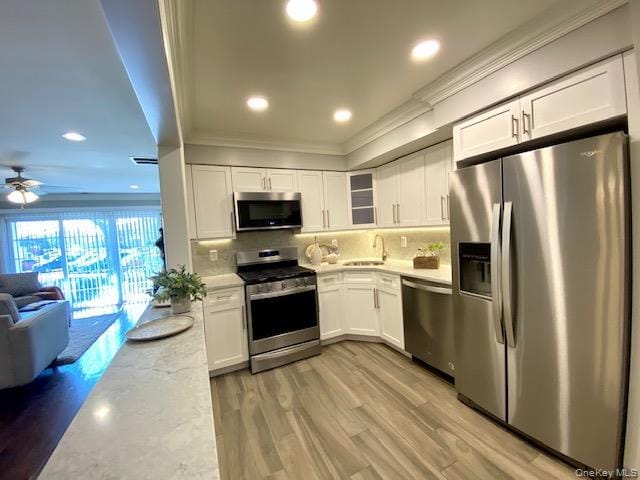 105 Westwood Dr in Westbury, NY - Building Photo - Building Photo