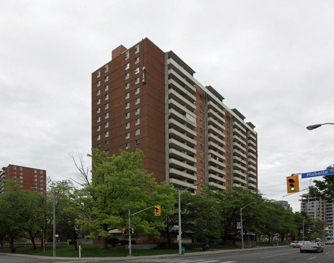 Dundas Mabelle in Toronto, ON - Building Photo - Building Photo