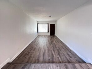 1052 Clinton Rd in Sacramento, CA - Building Photo - Building Photo
