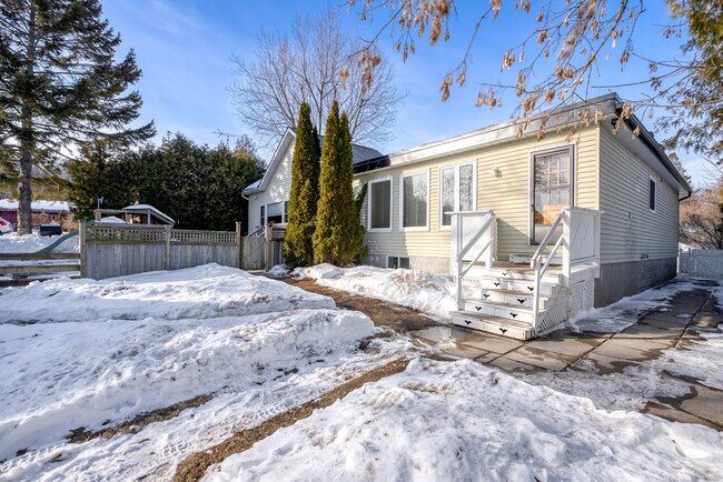 21 Harris St in Port Hope, ON - Building Photo - Building Photo