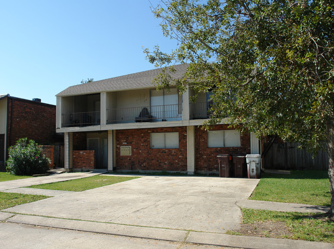 3657 Martinique Ave in Kenner, LA - Foto de edificio - Building Photo