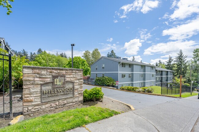 Hillwood Condominiums in Des Moines, WA - Building Photo - Building Photo