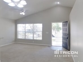 828 Cape Cod Cir in Valrico, FL - Building Photo - Building Photo