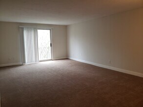 6 Kennedy Ln in Milford, MA - Building Photo - Building Photo