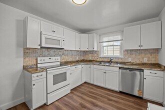 525 Virginian Dr in Norfolk, VA - Building Photo - Building Photo