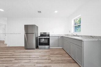 128 NW 61st St in Miami, FL - Building Photo - Building Photo