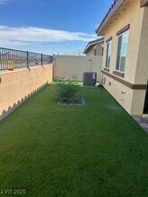 336 Larksong Ave in Whitney, NV - Building Photo - Building Photo