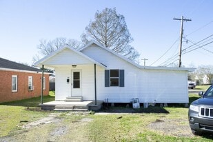 109 N Suire St in Erath, LA - Building Photo