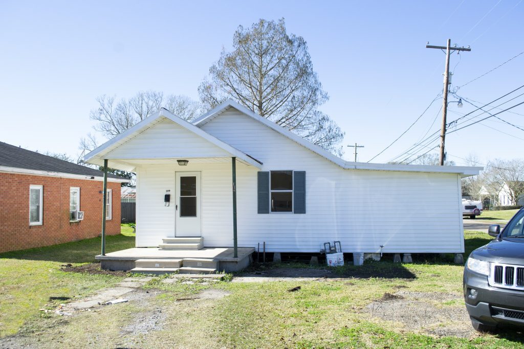 109 N Suire St in Erath, LA - Building Photo