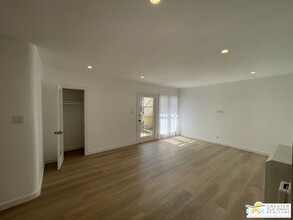 869 Alandele Ave in Los Angeles, CA - Building Photo - Building Photo