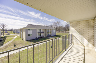 Sunset Village Apartments in Cleveland, MS - Foto de edificio - Building Photo