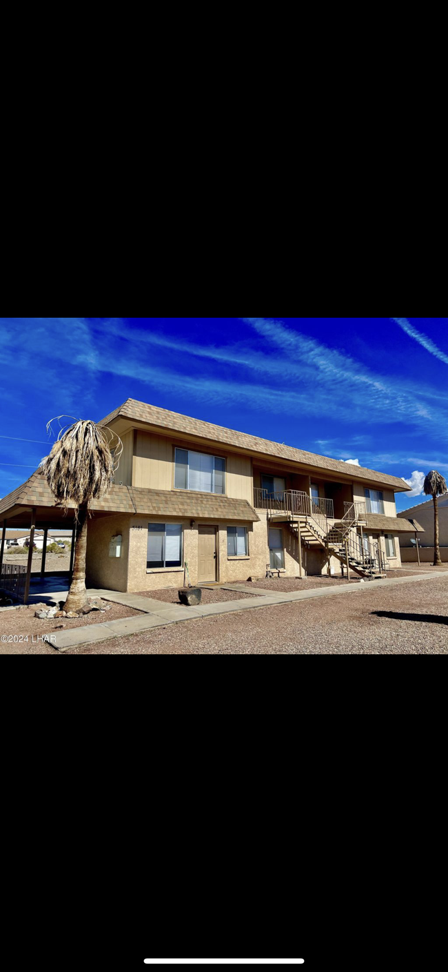 3181 Kearsage Dr, Unit 4 in Lake Havasu City, AZ - Building Photo - Building Photo