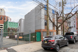 195 Bay St in Jersey City, NJ - Building Photo - Building Photo