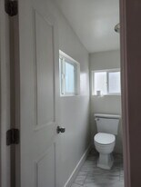 1012 E Adams Blvd, Unit 2 in Los Angeles, CA - Building Photo