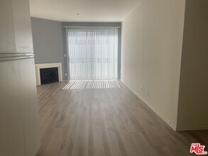 10601 Wilshire Blvd, Unit 519 in Los Angeles, CA - Foto de edificio - Building Photo