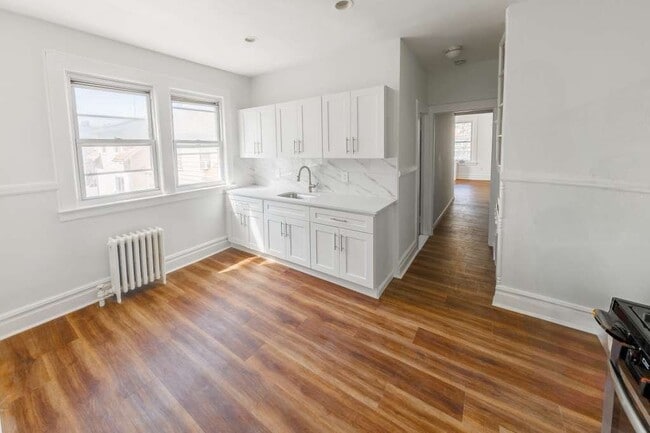 161 Watsessing Ave, Unit 2R in Bloomfield, NJ - Building Photo - Building Photo