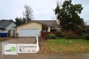 1232 Hawthorne Ave in Redding, CA - Building Photo