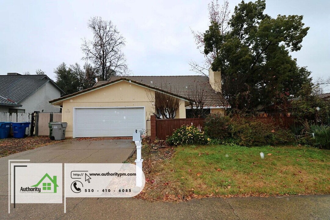 1232 Hawthorne Ave in Redding, CA - Building Photo