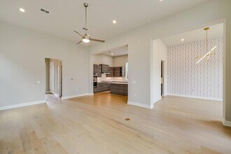 6133 Florencia Ln in Austin, TX - Building Photo - Building Photo