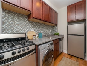 555 W Arlington Pl, Unit 512 in Chicago, IL - Foto de edificio - Building Photo