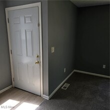 4137 E 102nd St in Cleveland, OH - Building Photo - Building Photo