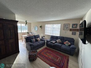 365 SW 86th Ave in Pembroke Pines, FL - Building Photo - Building Photo