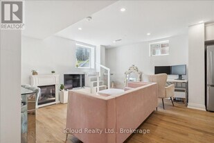 925 Hickory Cres in Milton, ON - Building Photo