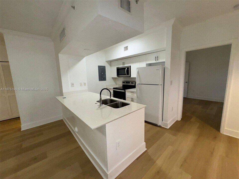 11700 SW 2nd St in Pembroke Pines, FL - Foto de edificio