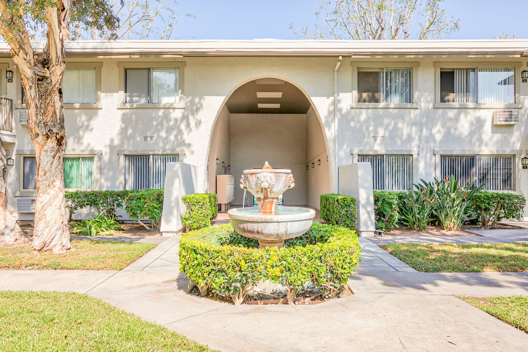 Strada Apartments in Orange, CA - Building Photo