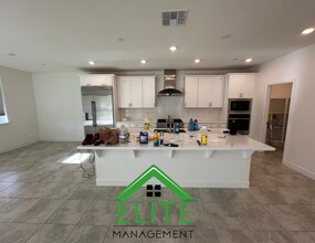 5625 Alloway St in Sacramento, CA - Building Photo - Building Photo