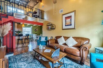 743 E Oltorf St in Austin, TX - Building Photo - Building Photo