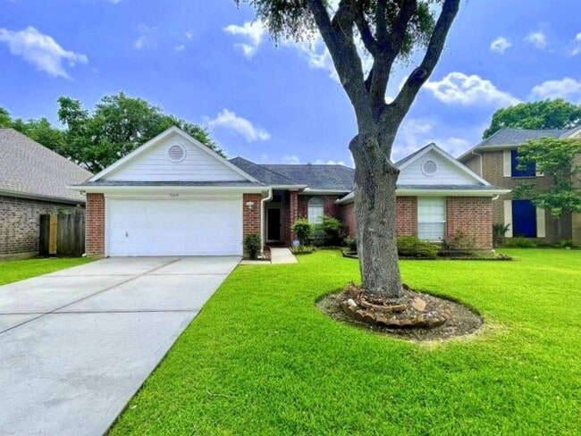 property at 15514 Heritage Country Ct