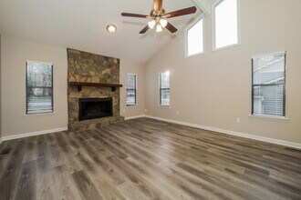 6824 Creekwood Dr in Douglasville, GA - Building Photo - Building Photo