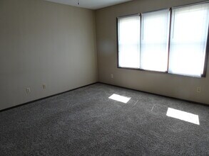 404 Plaza Heights Rd, Unit 4 plex in Marshalltown in Marshalltown, IA - Building Photo - Building Photo