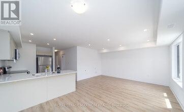 32 Wagon Ln in Barrie, ON - Building Photo - Building Photo