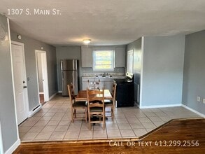 1307 S Main St in Palmer, MA - Building Photo - Building Photo