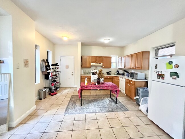 10 S Huntington Ave, Unit 2 in Boston, MA - Building Photo - Building Photo